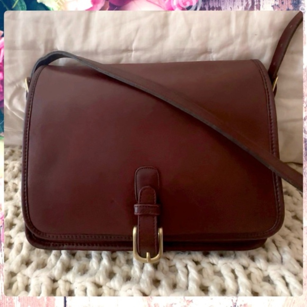 VINTAGE COACH MAHOGANY SADDLE POUCH BAG 
Style 9585